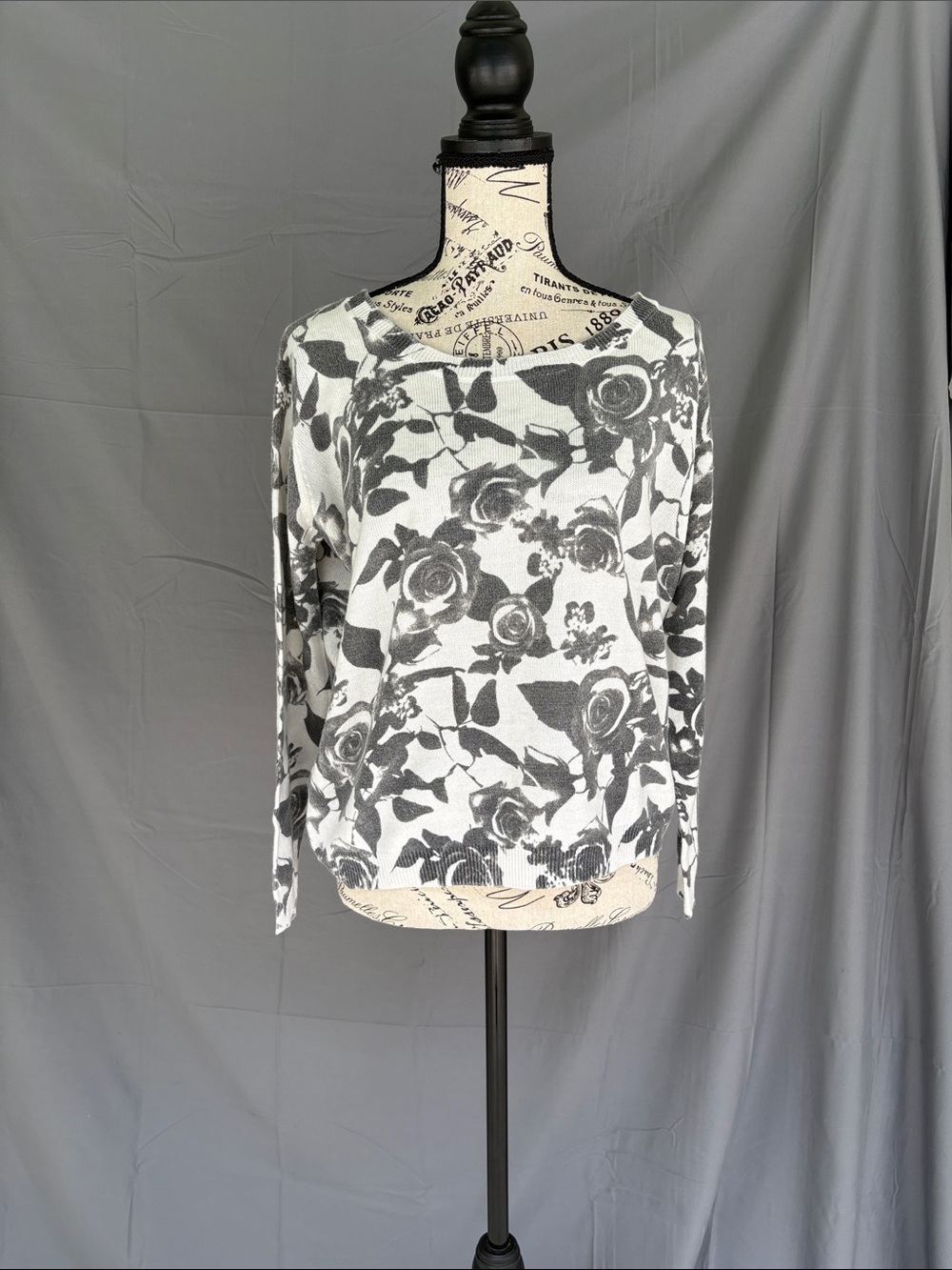 /Passports Floral Print Lightweight Long Sleeve Crew Neck Sweater Top Sz M